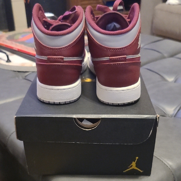 Air Jordan 1 Mid 'Cherrywood Red' - Picture 4 of 8